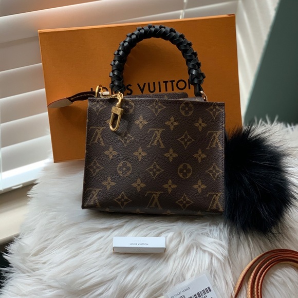 Check out my closet - Picture 6 of 16